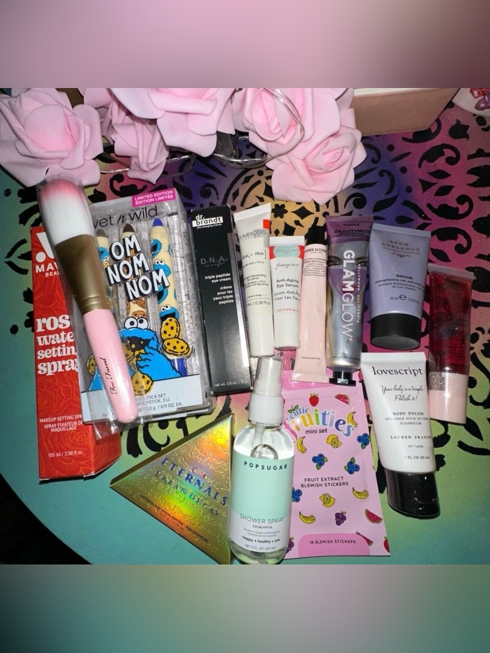LOT OF 15–ALL NEW ITEMS
MIXED BRANDS WITH SKIN CARE, EYE SHADOW STICKS, ETC